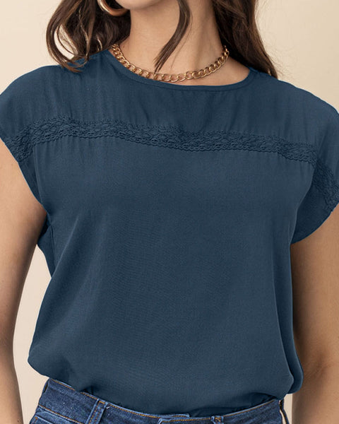 Blusa básica manga corta con detalle sobrepuesto en frente#color_055-azul