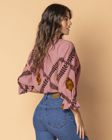 Blusa estampada manga 3/4 con elástico y bolero en puños#color_145-estampado