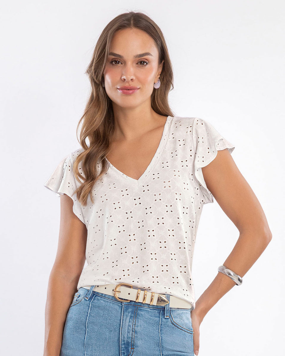 Blusa con boleros en manga elaborada en tela tipo ojalillo