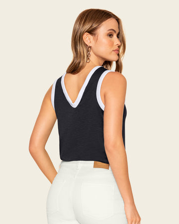 Blusa manga sisa básica con detalles en contraste#color_700-negro