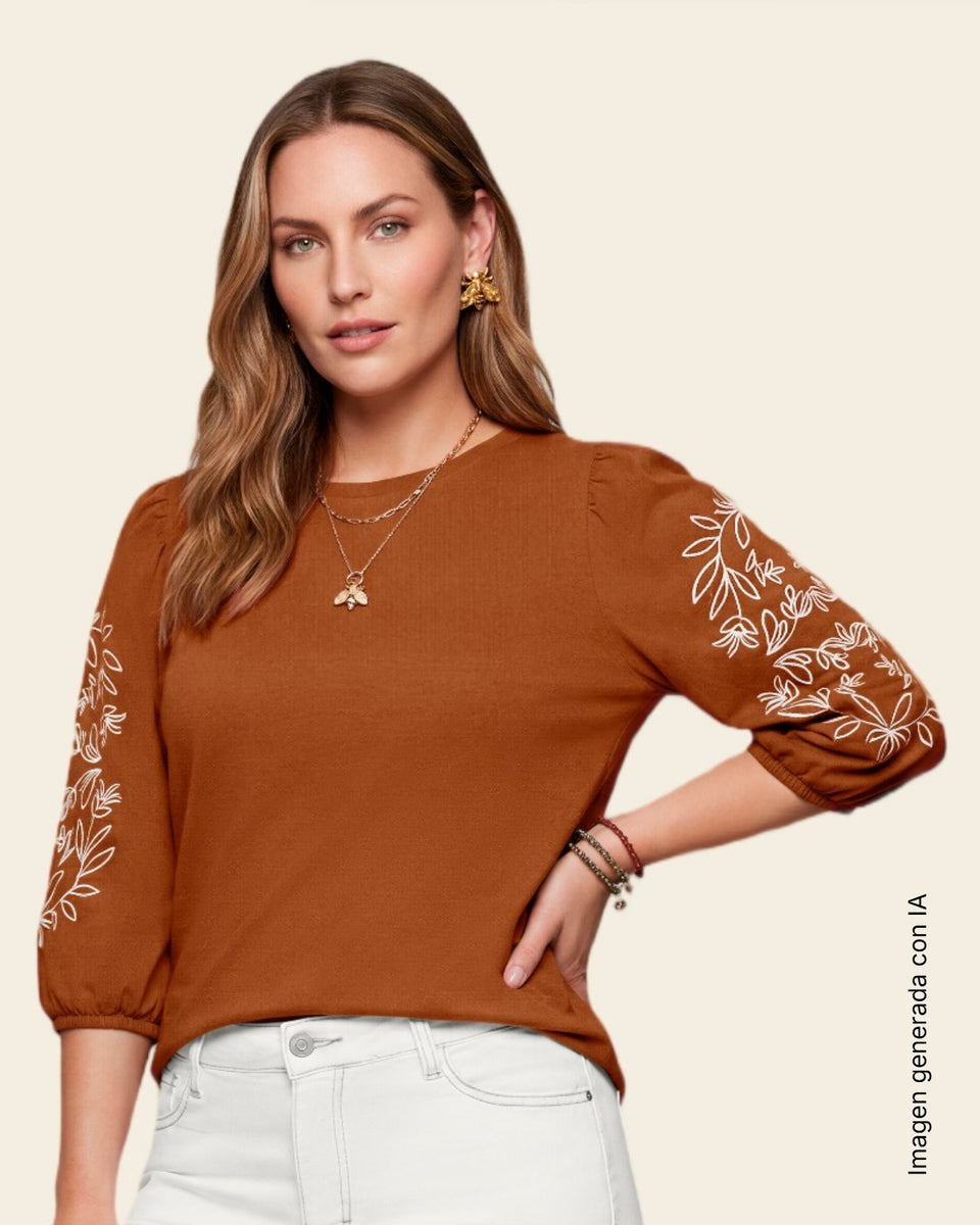 Blusa 3/4 con relieve floral en mangas