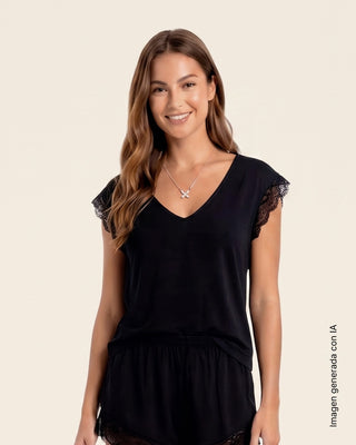 Blusa manga corta con detalle delicado en mangas#color_700-negro