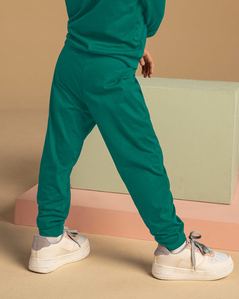 Pantalón tipo jogger con elástico en cintura#color_198-verde