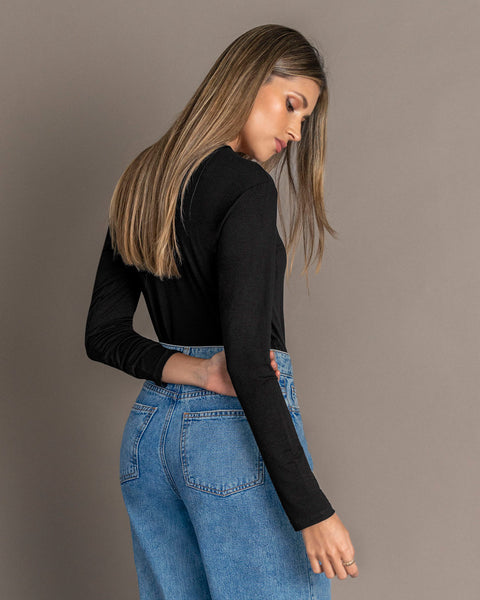 Blusa manga larga silueta crop#color_700-negro
