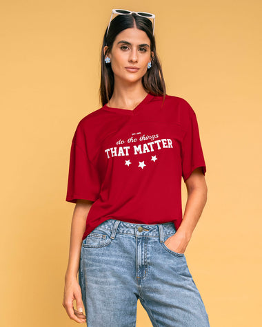 Blusa manga corta silueta amplia con estampado localizado#color_302-rojo
