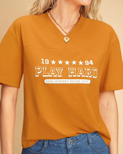 Blusa manga corta silueta amplia con estampado localizado#color_847-mostaza