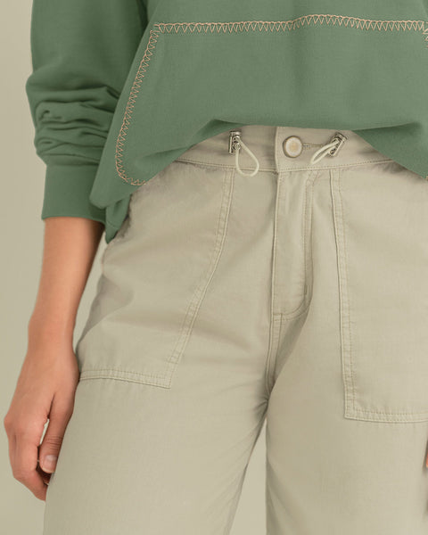 Pantalón bota recta con elástico en ruedo#color_084-arena