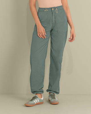 Pantalón bota recta con elástico en ruedo#color_249-verde