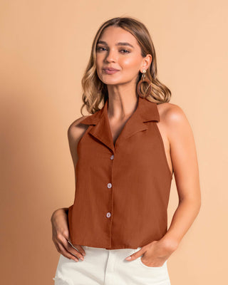 Blusa  sin  mangas cuello tipo halter con solapa#color_a89-terracota