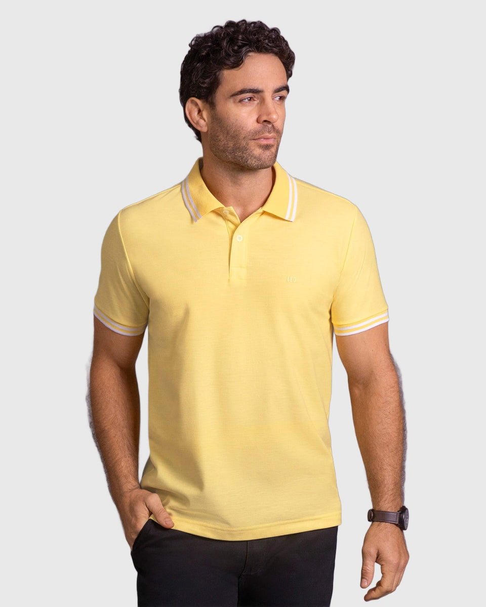 Camisa tipo polo clásica con cuello y mangas en tejido texturizado
