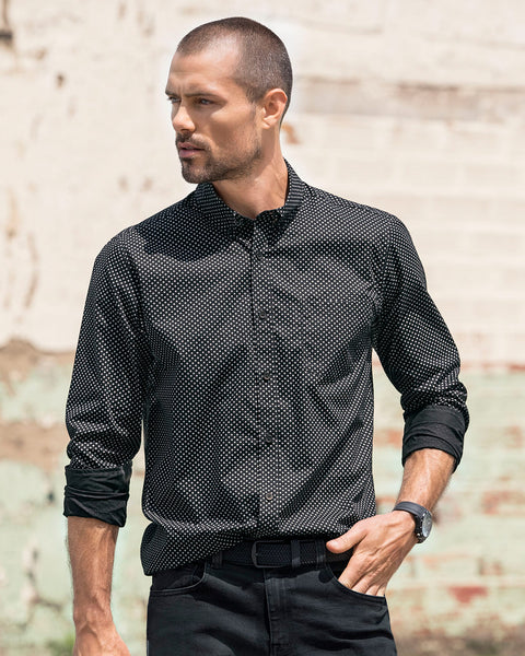 Camisa manga larga para hombre silueta slim semiajustada#color_145-negro
