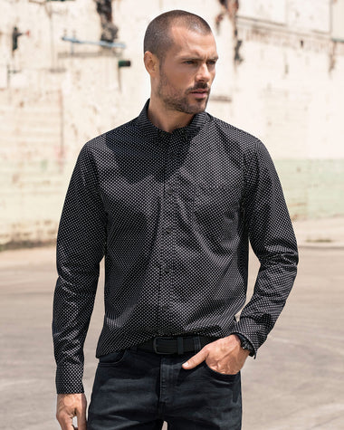 Camisa manga larga para hombre silueta slim semiajustada#color_145-negro