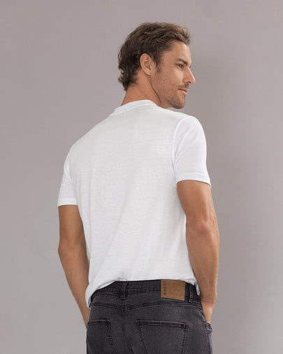 camisa-manga-corta-con-logo-bordado-en-frente#color_000-blanco