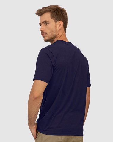 Camisa manga corta con estampado localizado y cuello redondo#color_024-azul-oscuro