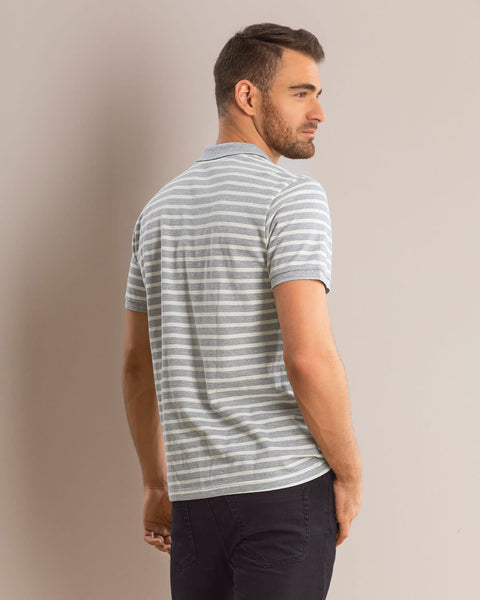Camiseta polo manga corta con cuello y puños tejidos en contraste#color_146-gris-y-marfil