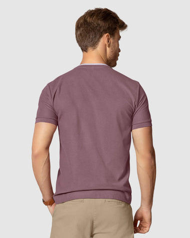 Camiseta con cuello henley y perilla funcional#color_411-morado