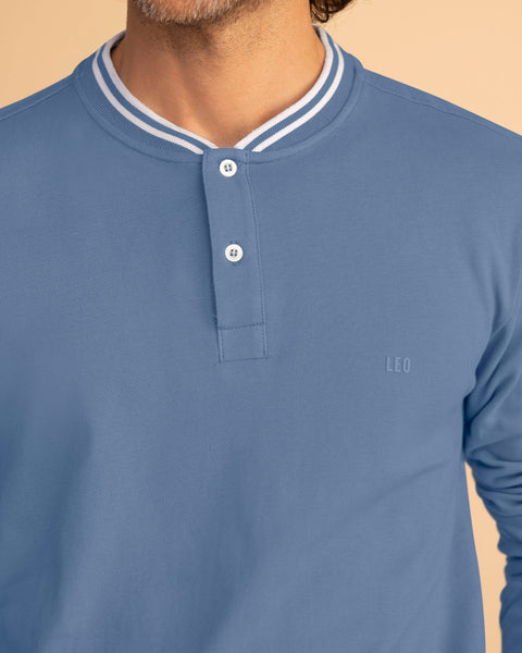 Camiseta manga larga con perilla funcional y logo en frente#color_408-azul-medio