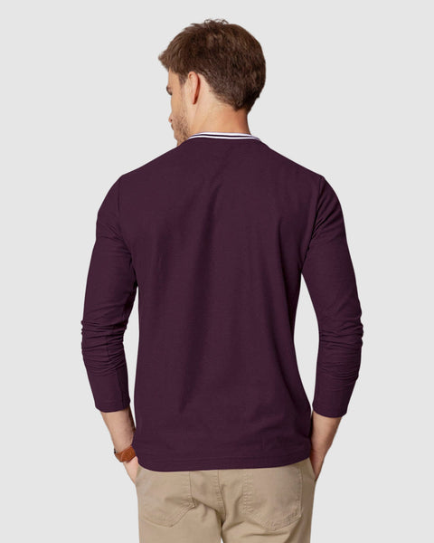 Camiseta manga larga con perilla funcional y logo en frente#color_409-uva