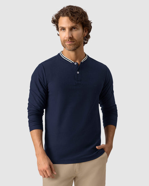 Camiseta manga larga con perilla funcional y logo en frente#color_457-azul-oscuro
