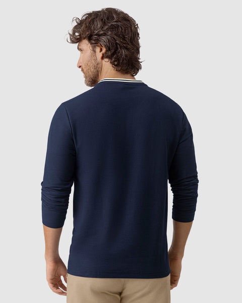 Camiseta manga larga con perilla funcional y logo en frente#color_457-azul-oscuro