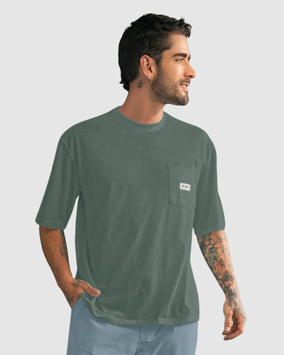 Camisa manga corta con bolsillo de parche en frente#color_601-verde