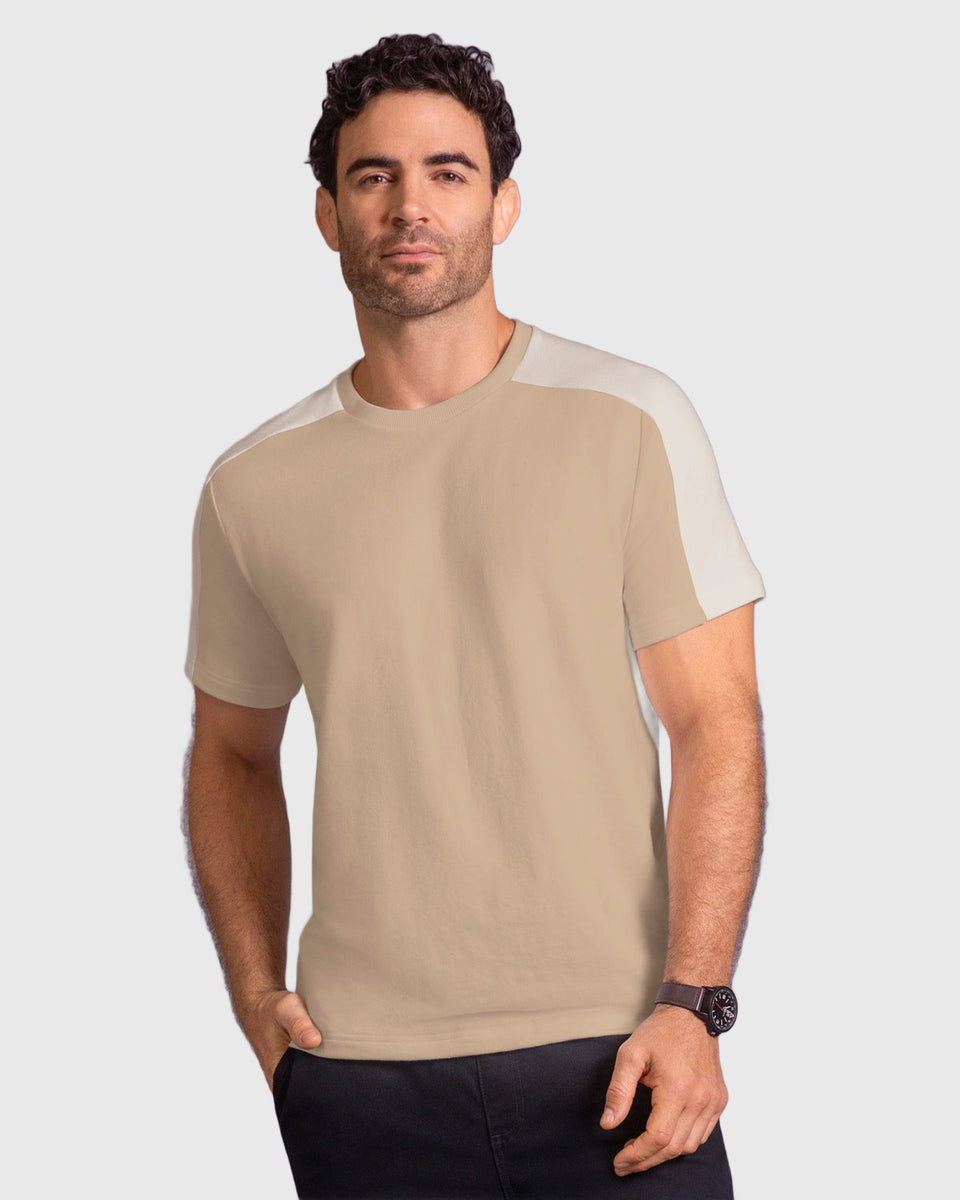 Camisa básica con cortes decorativos en hombros